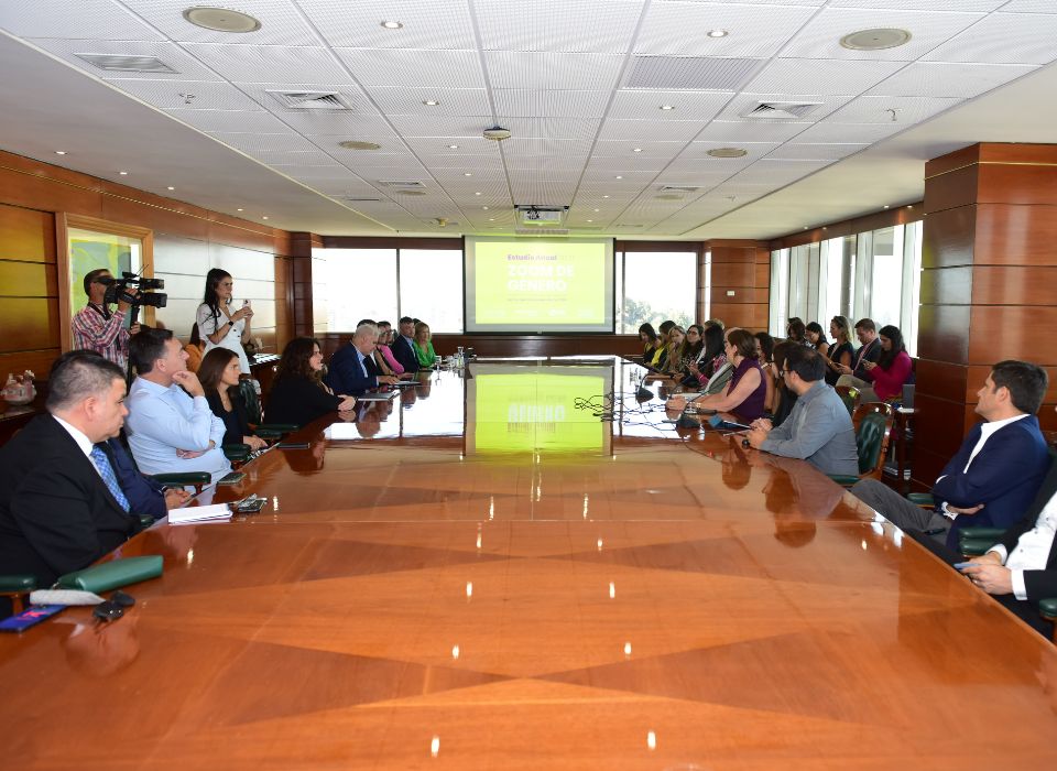 Estudio Anual Zoom De Género Reveló Una Brecha De 19,3 Puntos Porcentuales En Participación Laboral Entre Hombres Y Mujeres Estudio Anual Zoom De Género Reveló Una Brecha De 19,3 Puntos Porcentuales En Participación Laboral Entre Hombres Y Mujeres