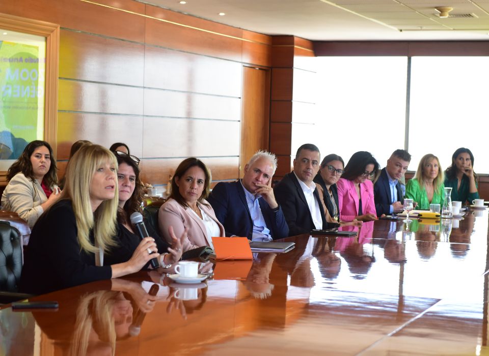 Estudio Anual Zoom De Género Reveló Una Brecha De 19,3 Puntos Porcentuales En Participación Laboral Entre Hombres Y Mujeres Estudio Anual Zoom De Género Reveló Una Brecha De 19,3 Puntos Porcentuales En Participación Laboral Entre Hombres Y Mujeres