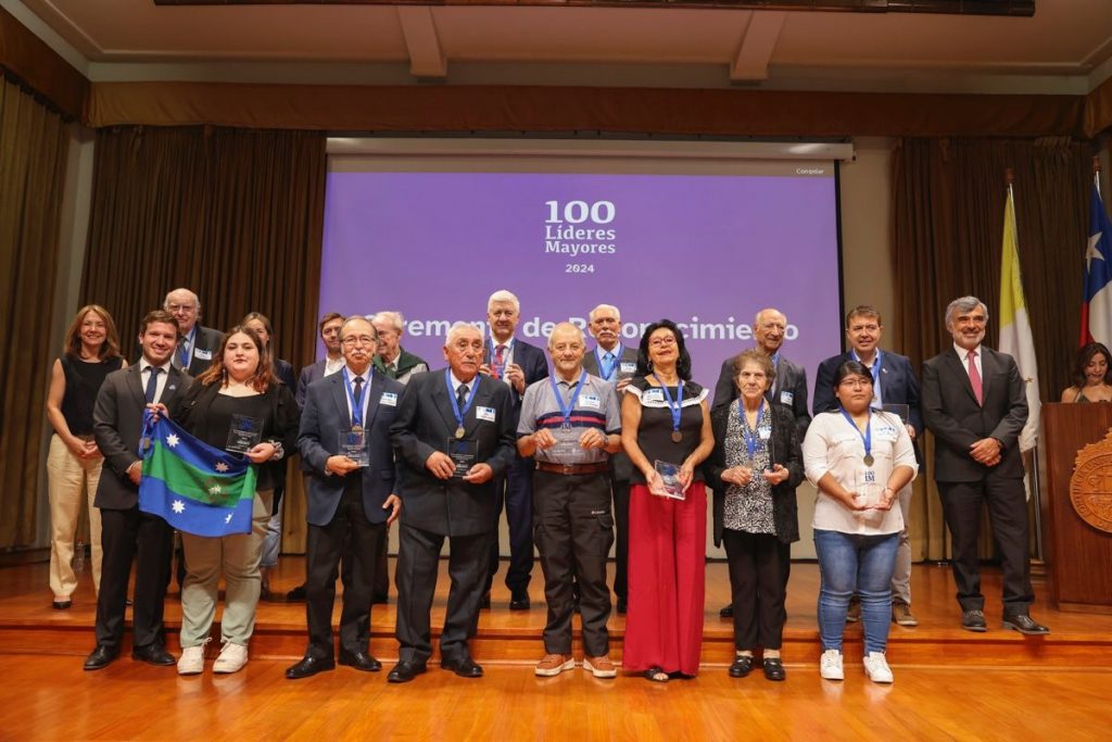 Peter Hill, Past President De La Ccs, Es Reconocido Entre Los &Quot;100 Líderes Mayores Más Destacados De Chile&Quot; Peter Hill, Past President De La Ccs, Es Reconocido Entre Los &Quot;100 Líderes Mayores Más Destacados De Chile&Quot;