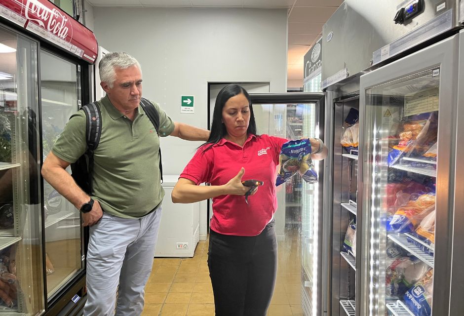 Representantes De La Ccs Recorren Supermercado De Pedidosya Para Conocer Su Modelo Logístico Y Operativo Representantes De La Ccs Recorren Supermercado De Pedidosya Para Conocer Su Modelo Logístico Y Operativo
