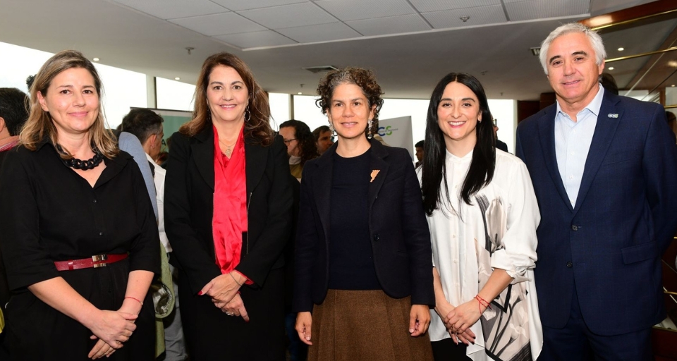 Ccs Y Ministerio De Medio Ambiente Entregan Reconocimiento A Empresas De Traee Por Su Compromiso Ambiental Ccs Y Ministerio De Medio Ambiente Entregan Reconocimiento A Empresas De Traee Por Su Compromiso Ambiental