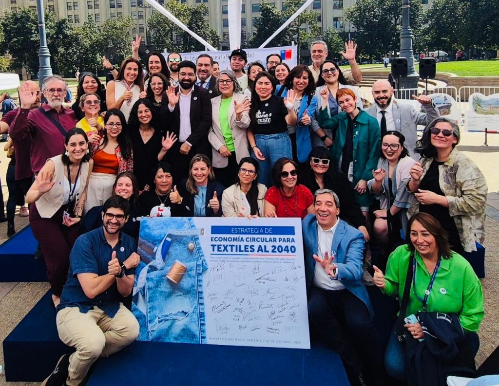Ccs Participa En La Firma De La Estrategia De Economía Circular Para Textiles Al 2040